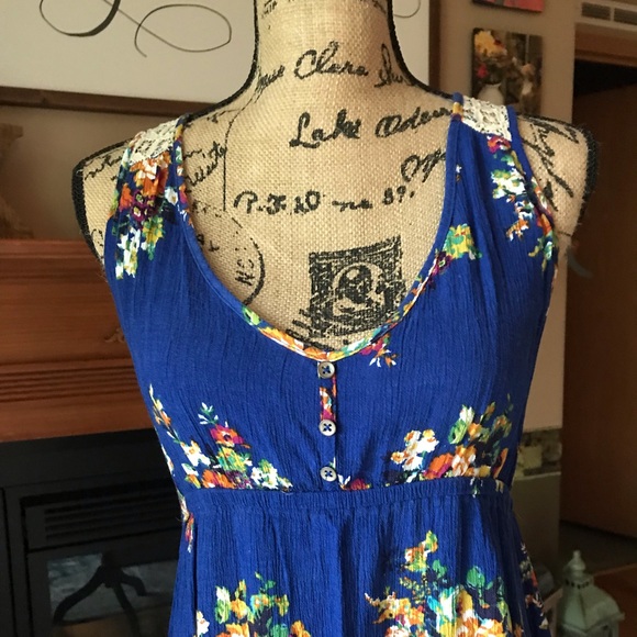 Eyeshadow Asymmetrical/High-Low Dress - Picture 2 of 6